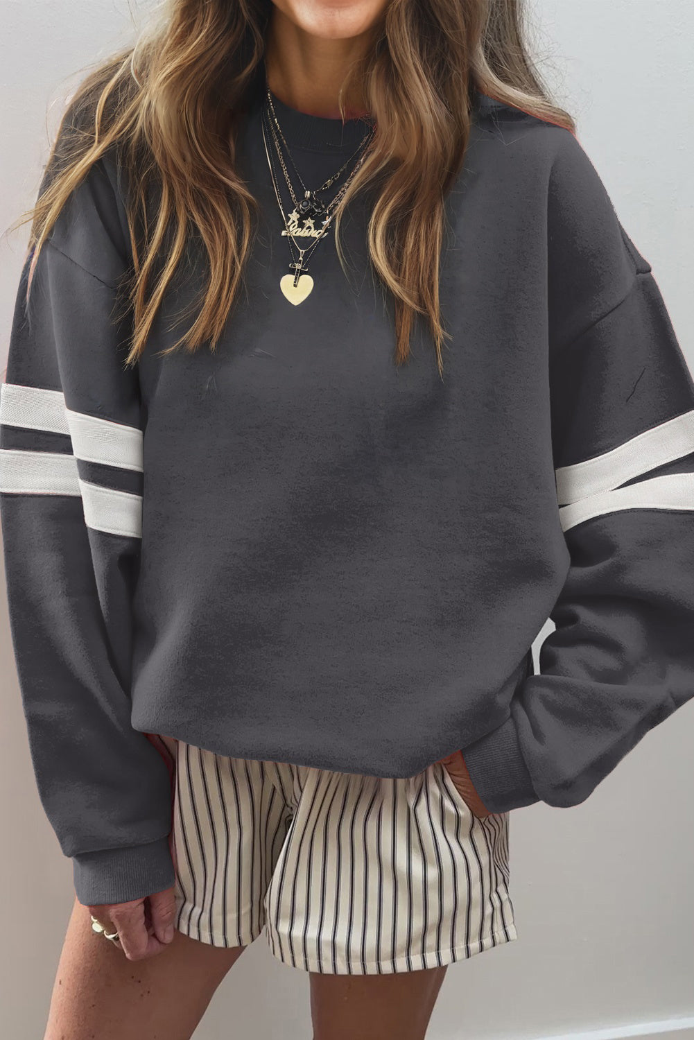 Sweat détails varsity, épaules tombantes, oversized — blanc