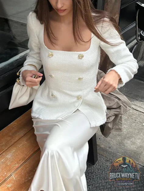 Blazer Femme Col Carré Taille Marquée Manches Longues vs Blazer Femme Deux Boutons Col Carré Couleur Unie : quel Blazer Femme choisir ?