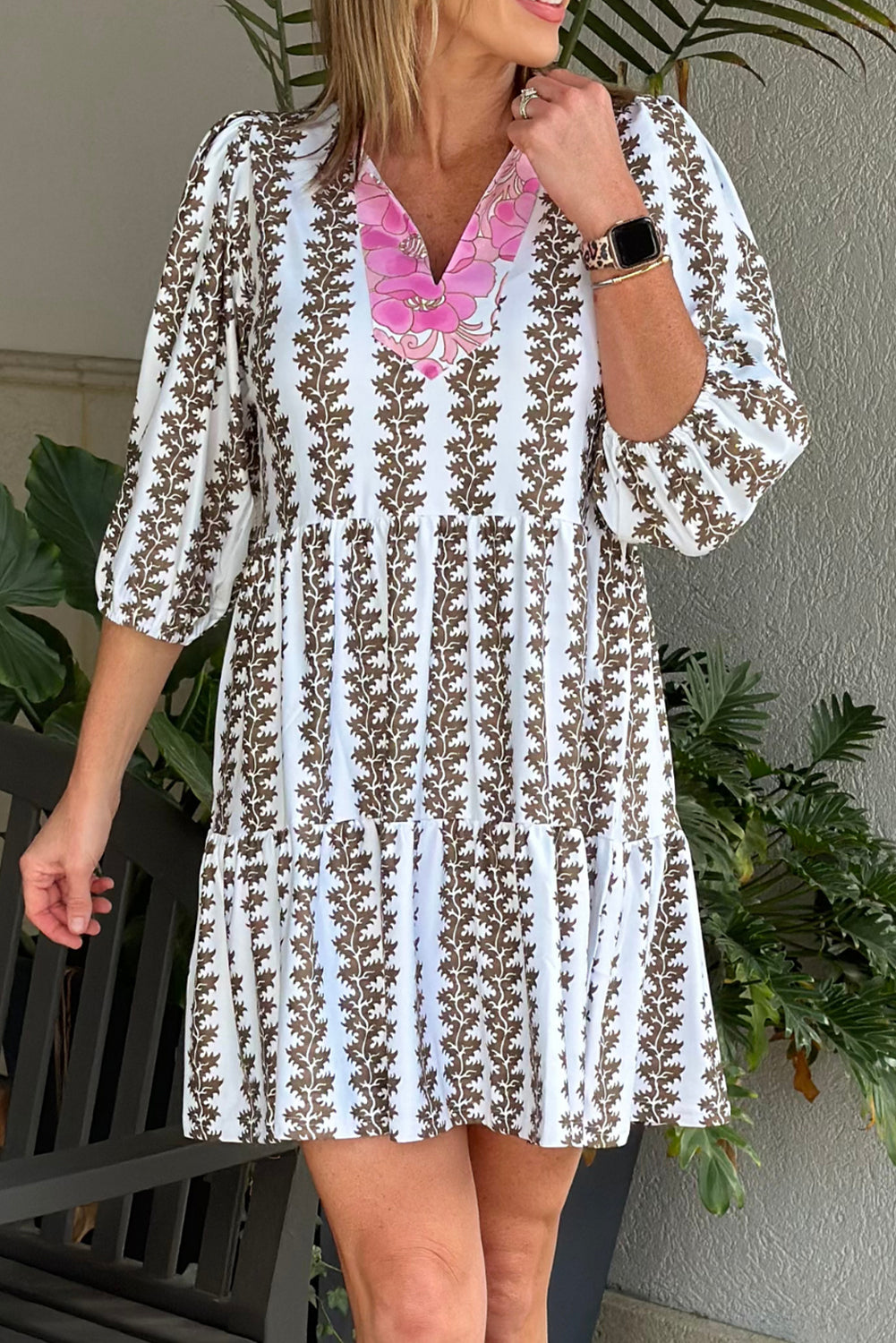 Robe femme floral, manches bracelet, col V — noir