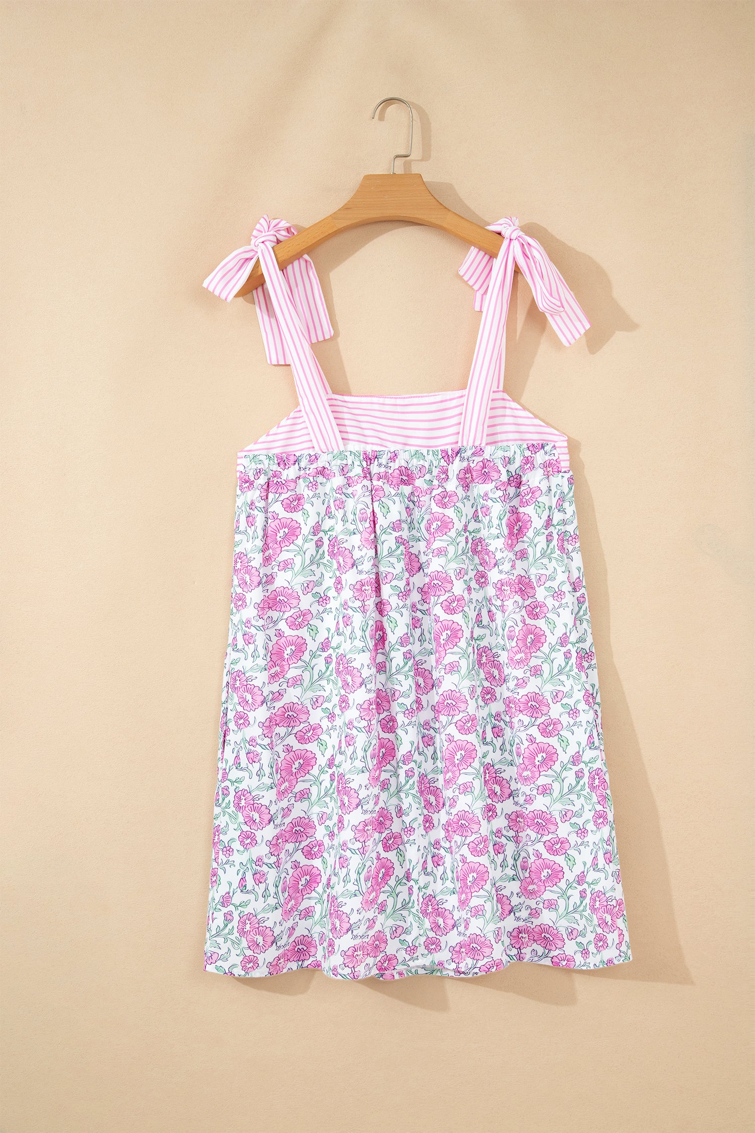 Mini-robe à imprimé floral et à rayures en patchwork avec bretelles et nœud papillon bleu ciel
