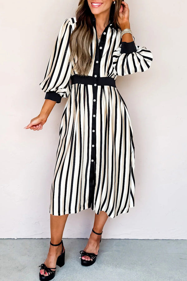 Robe mi-longue boutonnée noire à rayures et manches 3/4 bouffantes