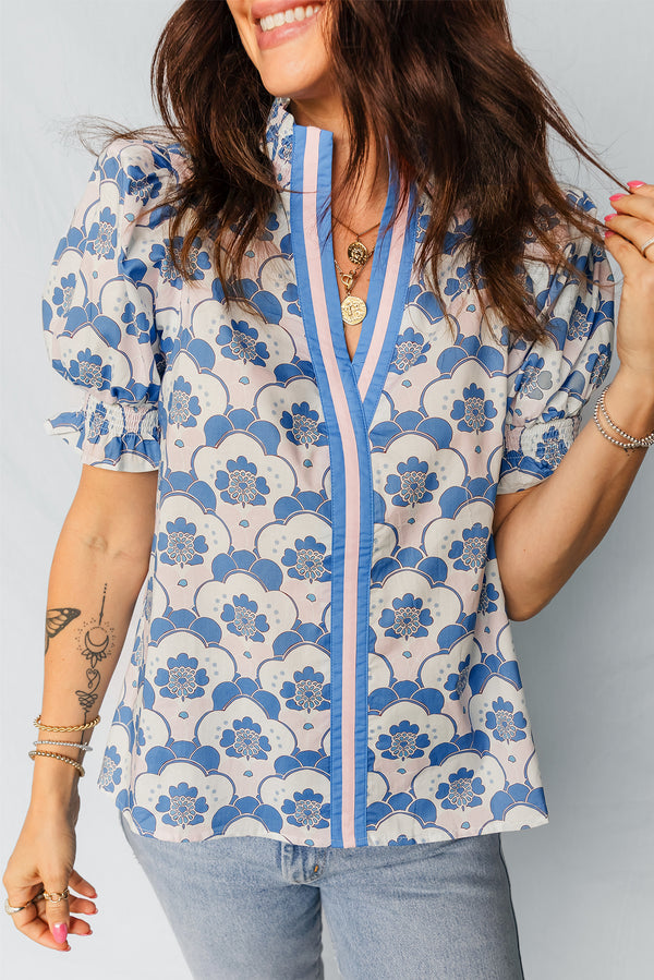 Blouse femme floral, manches courtes, col V, bordure contrastée — bleu ciel