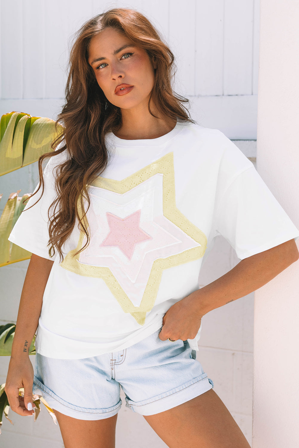 T-shirt femme graphique, manches 3/4, épaules tombantes, ample — blanc
