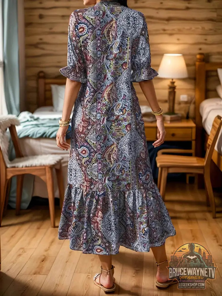 Robe Midi Plus Size en Imprimé Paisley Boho avec Volants, vue arrière, style décontracté dans une chambre