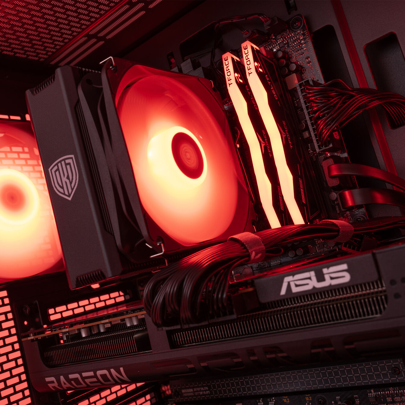 King Mod Systems Gaming-PC Mach 5 rouge, AMD Ryzen 5 7500X3D, RX 9070 XT - King Mod Systems - vue 4