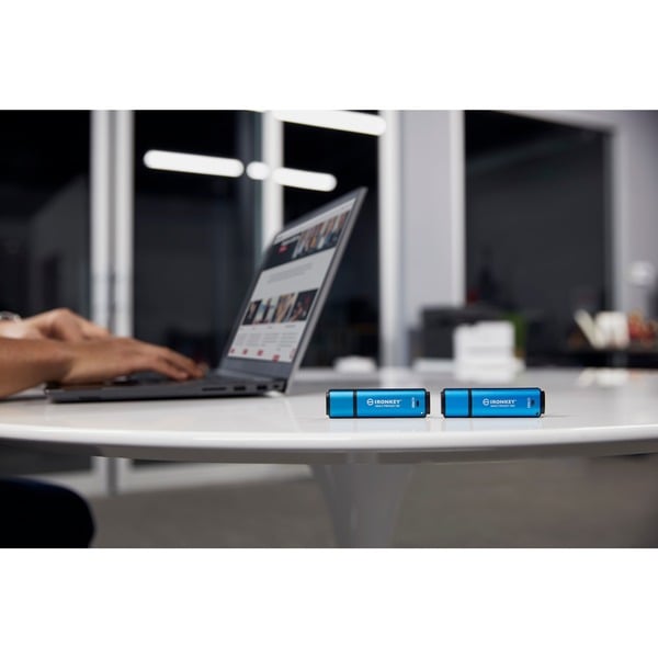 Kingston IronKey Vault Privacy 50 256 GB, USB-Stick - Kingston - vue 10