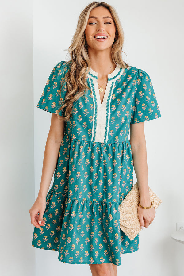 Robe femme floral, manches courtes, col V, bordure contrastée — vert