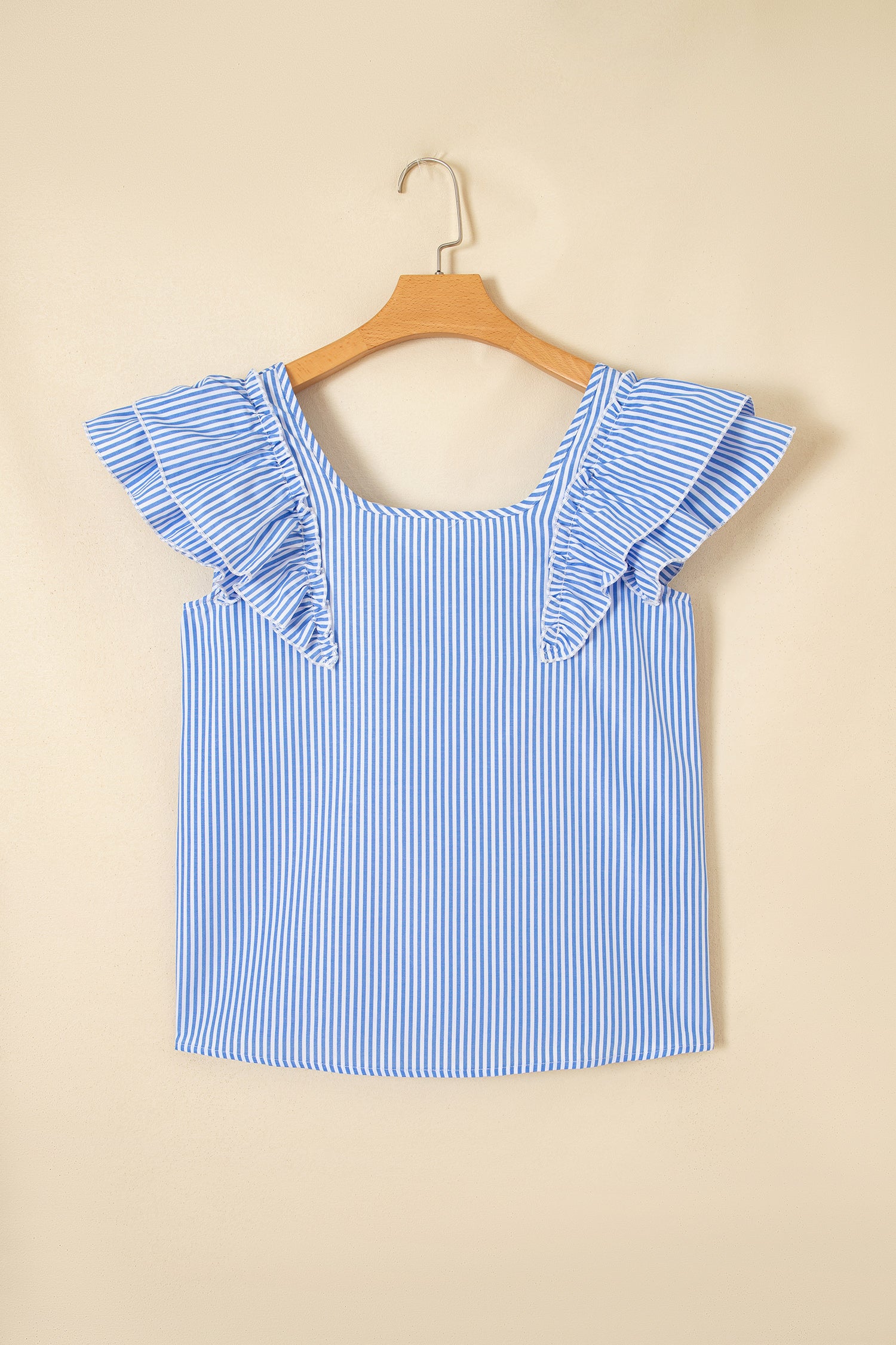 Blouse Manches Courtes Rayée Bleu Ciel Carré à Nœud & Volants — Style Urbain Chic