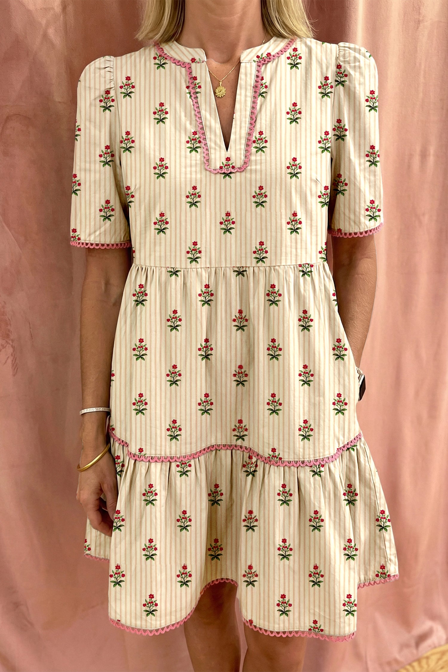 Robe femme floral, rayé, à volants — abricot